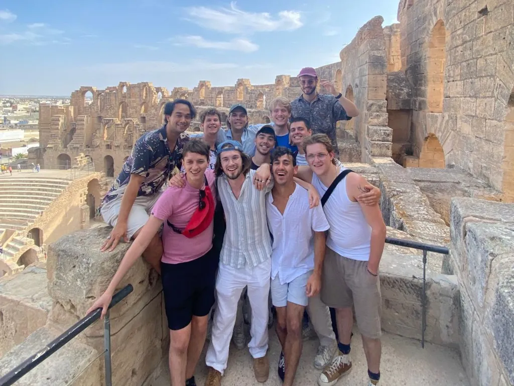 Groepsfoto DV op hun lustrumreis in Tunesië.