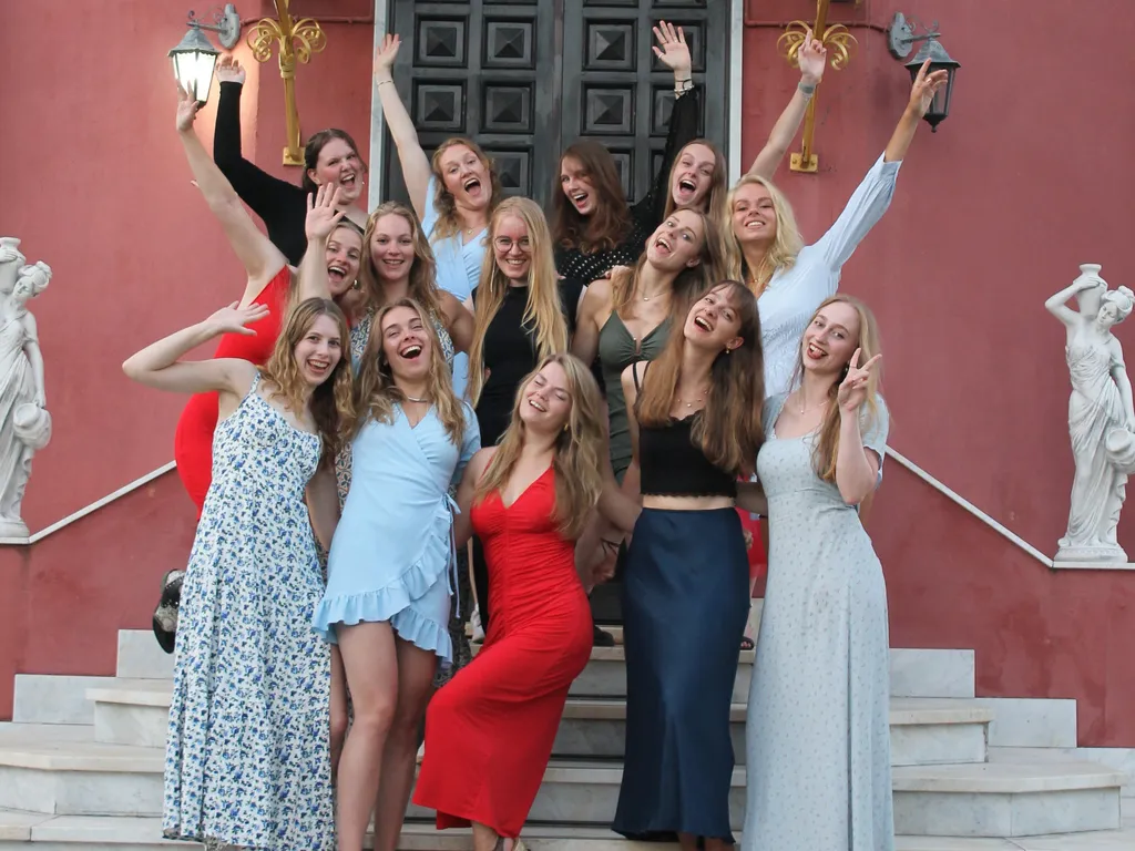 Groepsfoto La Vie op hun zomerreis in Italië.