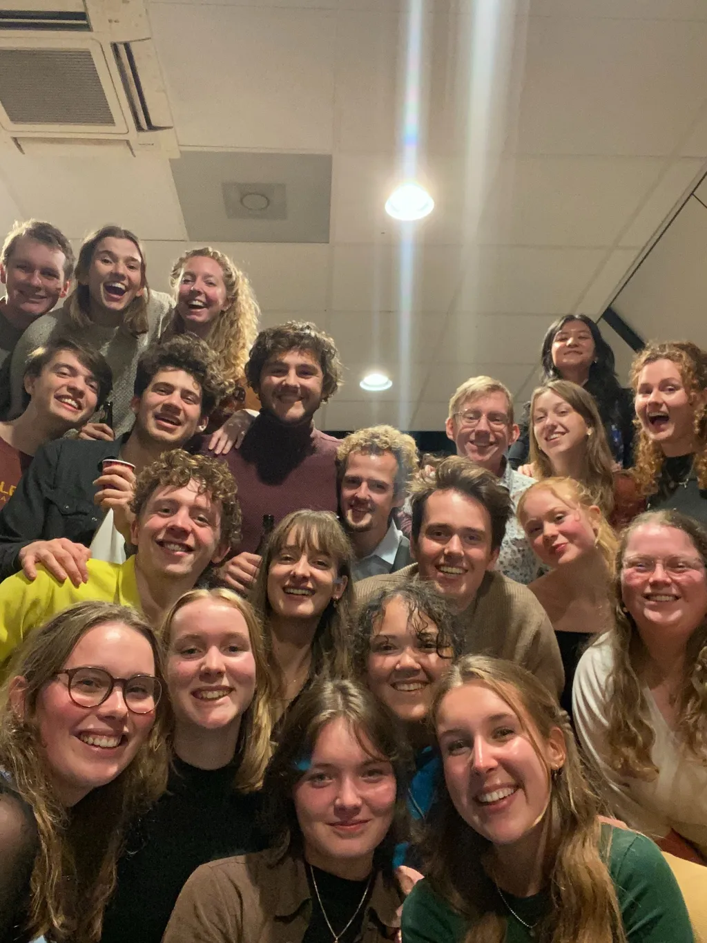 Groepsfoto Puck'ers tijdens dispuutseten.