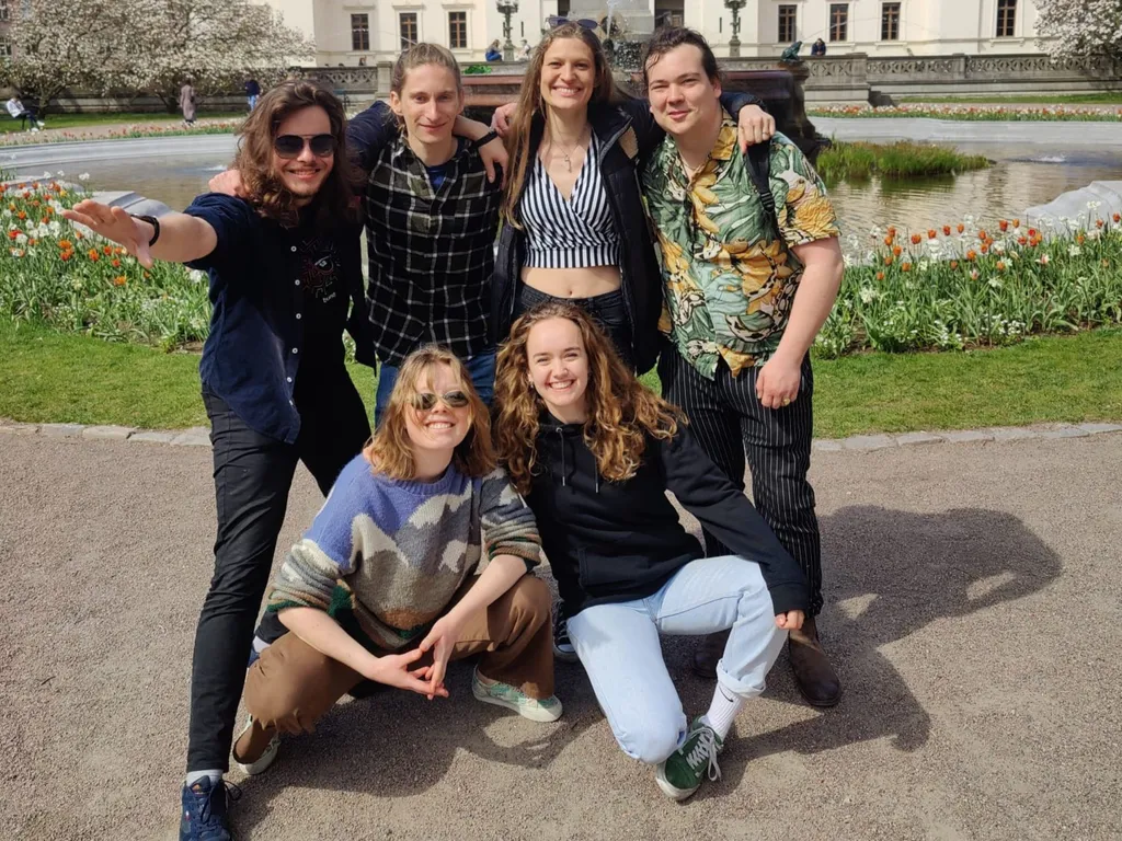 TOTO'ers op bezoek bij een dispuutsgenoot in Lund (Zweden).