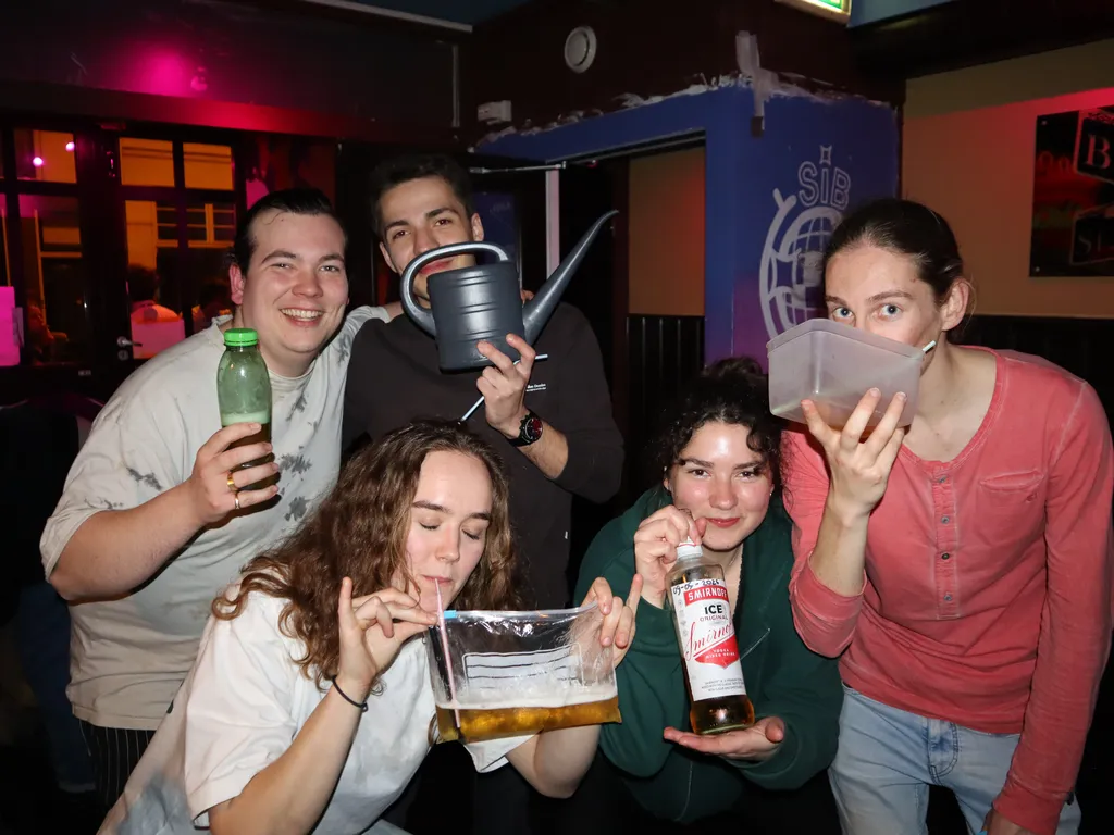 TOTO'ers op de alles-behalve-een-glas-borrel.