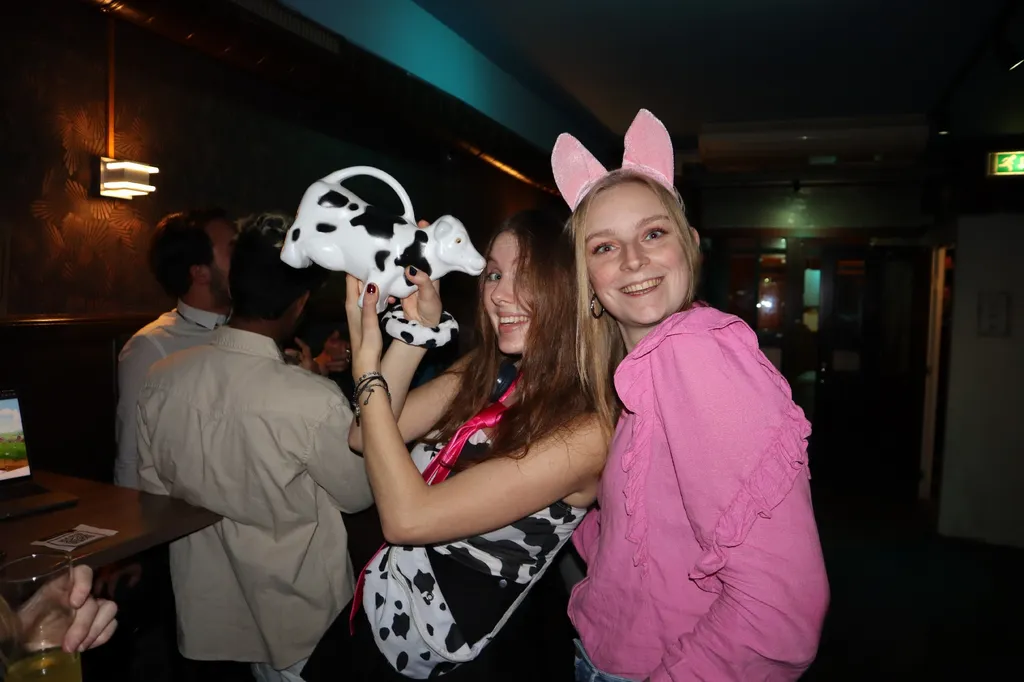 Leden van de Europe on Track commissie bij de Agora.